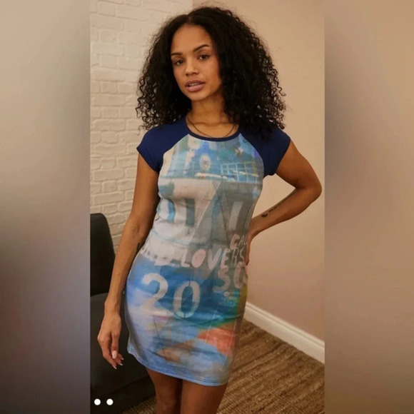 URBAN OUTFITTERS Short Sleeve Photo Print Raglan Mini Dress Medium - Picture 1 of 9